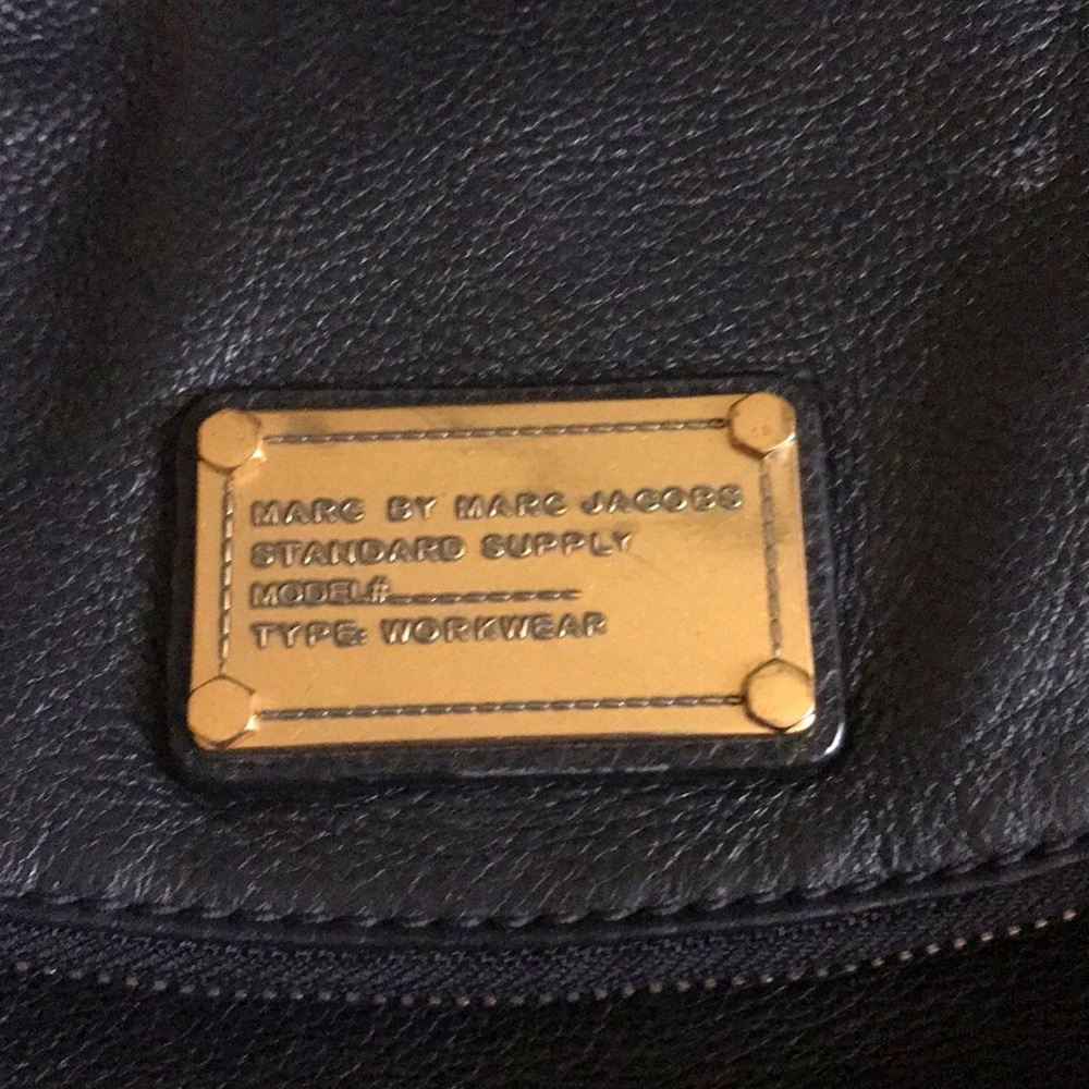 Marc Jacobs leather cross body bag - Picture 2 of 3